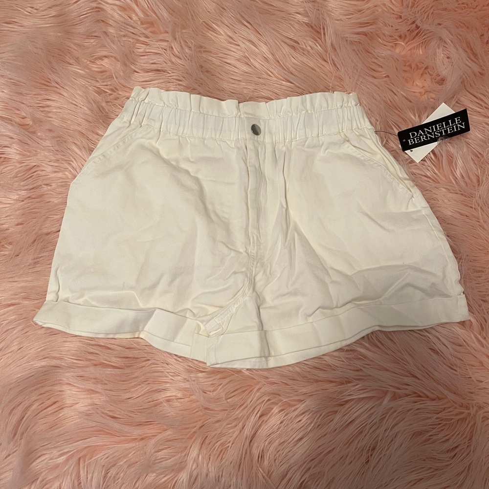 BRAND NEW DANIELLE BERNSTEIN WHITE SHORTS (medium)